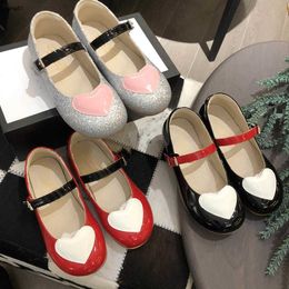 Brand Child Sneakers Heart shaped decoration Girl Princess shoe Size 26-35 Including shoe box Shiny patent leather baby flat shoes 24Mar