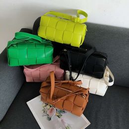 Discount Shops Small and High-end Internet Celebrity Yang Mis Handmade Woven One Shoulder Underarm Handbag with the Same Style New Spring/summer 2024 Womens Bag