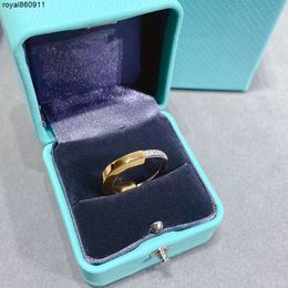 Luxury Half Diamond Lock Head Love Ring Fashion Designer Womens Wedding European and American Popular Jewellery Box