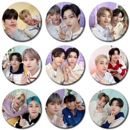 Brooches KPOP Stray Kids Character Selfies Album Badge Bangchan Felix Brooch Hyunjin Pin Know Collection For Backpack Clothes