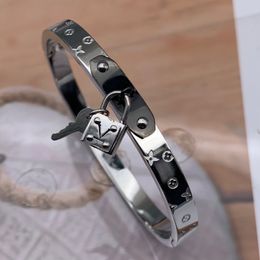 Narrow Edition Women Luxury Designer Bangles 19CM Stainless Steel V Letter Couple Bangles For Women Lady Gifts