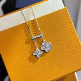 S925 Silver Luxury V Marke Sailoromoon Clover Halskette Designer Schmuck für Frauen haben Moissanit -Kette Choker Bling Diamond Kristall Anhänger Halsketten