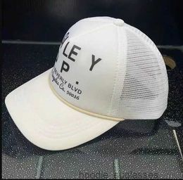 Latest Patch Embroidery Mens Ball Caps Casual Galleryes Lettering Curved Dept Brim Baseball Cap Fashion Letters Hat Printing Bonlq