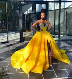 Crystals Beaded Yellow Satin Prom Dresses Court Train Halter Neck Sexy Backless Front Split Long Evening Gowns For Black Girls 2024 Special Occasion Dress