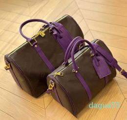 Boarding bag 30 40cm Duffel Bag Designer Canvas Leather Large Capacity Womens Mens Travel Outdoor Luggage Tote Luxury Zipper Closure Shoulder