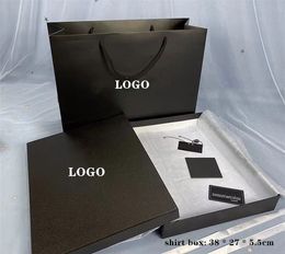 Designer Black Gift Box Classic Logo Parpy Shirt T-Shirt Scarf Wallet Packing Box Handväska Randkort Kort Presentförpackning Present Wrap