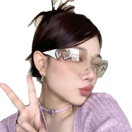 Y2k New Pretty Girl Hollow Heart Women's 2024Ins Popular Street Photo Frameless Sunglasses