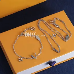 Luxury Chains Necklaces Interlocking Designer Bracelets Golden Tiger Head Necklace Pendants Unisex Necklaces Bracelet Jewellery Sets With Box