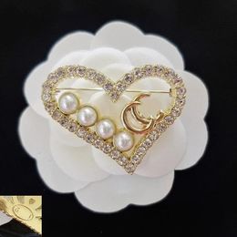 20style Luxury Brand Designer G Letter Brooches 18K Gold Plated Crystal Rhinestone Collar Pins Unisex Brooches Fashion Jewellery Gift