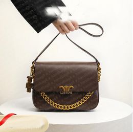 Designer Bag Handheld Bag Women's Retro Fashion Commuting Small Square Bag with Western Style Lock Buckle Diagonal Straddle Leather Bag