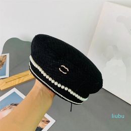 2024 Luxury Designer Berets Hats Fashion Accessories Brand Letter Navy Caps Pearl String Flat Cap Solid Colour Winter Outdoor Thick Cold-proof Keep Warm