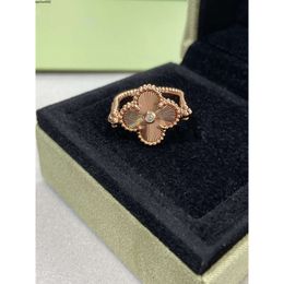 Double Sided Designer Gift for Woman V-gold New Rotating Four Leaf Flower Motif Ring Red Jade Medal Chico Carved 0vg1