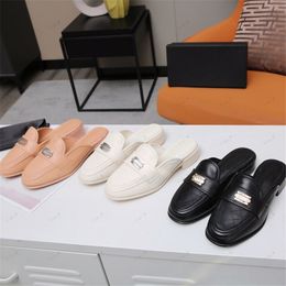 2024 Newest TOP Quality women Loafers Flat Slippers New Fashion Genuine Leather Metal Chain Close Toe Mule Shoes Slip On Casual Loafers Brand Slides Flip Flops