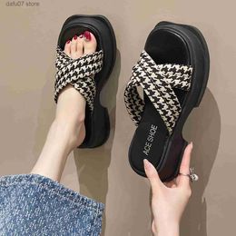 Slippers 2023 New Cross Knitted Thick Sole Roman Sandals for Women Square Headed Fashion Outsider One line Beach ShoesH240313