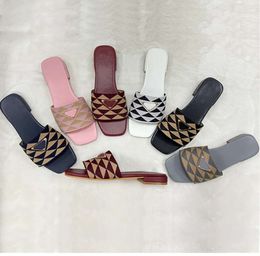 Sandal Triangle Chunky Heels Fashion Summer Beach Low Heel Shoes Designer Slides Women Embroidered Fabric Slippers Metallic Slide Sandals Luxury Fashion Shoes35