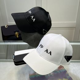 Moda top kapaklar tasarımcı başlık güneşlik şapkaları mektuplar kadın için spor şapka 2 renk siyah ve beyaz nefes alabilen yüksek kaliteli ücretsiz boyut