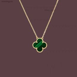 I28d Fashion Pendant Necklaces for Women Elegant 4/four Leaf Clover Locket Necklace Highly Quality Choker Chains Designer Jewellery Plated Gold Girls Gift