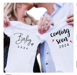 Baby Announcement Coming Soon 2024 Newborn Baby Bodysuits Summer Boys Girls Romper Body Pregnancy Reveal Clothes