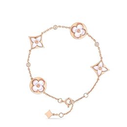 Classic Womens Bracelet Designer Rose Gold Plated Inlaid Crystal Mother O Pearl Monogram Lower Charm Bracelets Ine Personalize Luxe Jewelry Woman Birthday