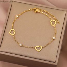 Bangle Stainless Steel Bracelets Exquisite Elegant Crystal Zircon Hollow Heart Charm Chain Trendy Bracelet For Women Jewellery New GiftsL2403