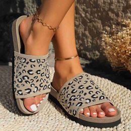 Slippers Sandals Slippers for women with leopard print fashionable outerwear flat bottomed anti slip sandals on vacation beachH240313