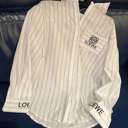 Camicia a righe Loews + set di protezione solare a maniche corte grigio cemento Camicia con aria condizionata