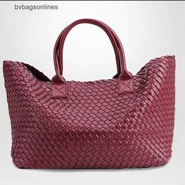 Original Bottegs Venetas Arco Tote Bag Faye Wongs same woven bag large capacity tote handmade womens beach fashionable shopping 5QKN