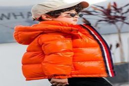 2020 Warm Branded Kids Donw Nylon Jacket Designer Boy Girl Zipper Front Closure Winter Short Hooded Outwear Down Coat3889281