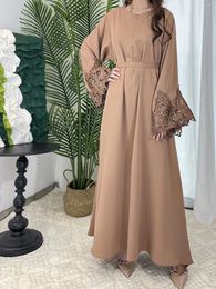 Ethnic Clothing Abaya Dress For Women O-neck Solid Colour Flower Lace Hand Sleeve Zipper Large Women's Muslim Dubai Middle East