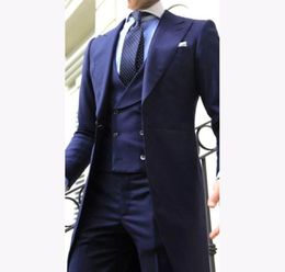 2020 Navy Blue Double Breasted vest Long tail coat Wedding Suits for Men Peaked Lapel Mens Suit Evening Party Gentlemen Tuxedos6373781
