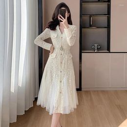 Casual Dresses 2024 Runway French Spring Lace Patchwork Mesh Party Dress Elegant Women V Neck Single Breasted Beaded Slim Pearl Belt Midi