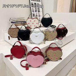 Storefront 2024 Autumn New Fashion Classic Heart Shaped Bag Old Pattern Handbag Single Shoulder Trend