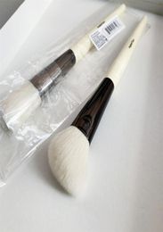 ANGLED FACE MAKEUP BRUSH Soft Sturdy Blush Powder Highlighter Contour Cosmetics Brush Beauty Tool4363794