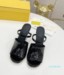 Fashion Sandals Slip On Casual Beach Clogs Waterproof Shoes Men Women Classic Nursing Hospital Slippers Work Medical Sandal