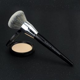 Makeup brush No. 61 large powder blusher brush high gloss brush beauty tool brush wood