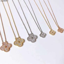 Designer Pendant Necklace Sweet Love Vanca Jade Pure Silver Rose Gold Lucky Clover Full Diamond Womens Mini Luxury Small Crowd Collar Chain Zrzw