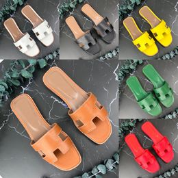 Tasarımcı Slaytlar Sandal Düz Sandal Luxur Moda Terlik Plaj Klasik Lüks Yaz Lady Deri Flip Flops Kadın Plaj Ayakkabıları 35-42A10 Kutu