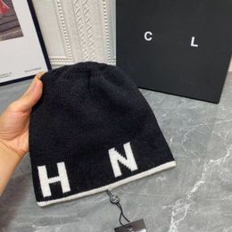 Men's Designer Brand Luxury Beanie Hat Women's Autumn and Winter New Little Fragrance Fashion Classic C Letter Outdoor W3149