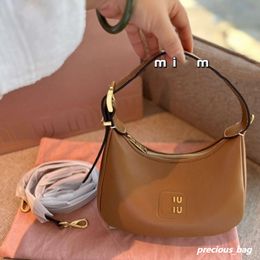 Borsa da donna Designer Hobo Borsa a tracolla Borsa a tracolla portatile di alta qualità Corda di moda 2 colori Può trasportare può tirare a spalla