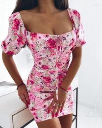 Vestidos casuais mulheres elegante vestido de luxo floral impressão amarrada detalhe mini 2024 mais recente lápis colher pescoço manga curta skinny saia diária