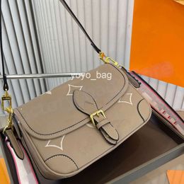 Borsa a tracolla Totes in vera pelle a tracolla da donna vecchio fiore Designer Diane Baguette borsa a mano da donna tracolla di grande capacità con lettere in rilievo borsa con patta