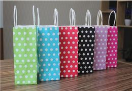 Whole 21158cm Polka Dot kraft paper gift bag Festival Paper bag with handles Fashionable jewellery bags wedding birthday par5187404