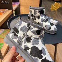 2024 Fashion Boots Women Classic Mini Platform Boot Ultra Matte Fur Snow Camouflage Boots Suede Wool Blend Comfort Winter Designer Ankle Booties Size 35-44