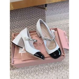 Pearl Chain Mary Jane Thick Heels, White Colour Block Single Shoes 2023 New French High Heels Women's