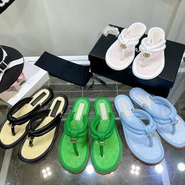 Chinelos Mulheres Designer Chinelos Slide Sandálias Verão Marca Corium Sapatos Botas Clássico Praia Casual Sandálias De Couro Mulheres Mulher Fora Chinelos