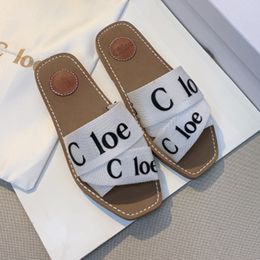 Heiße Designer-Hausschuhe Hausschuhe Sandalen Flache Holzpantoletten Die mit dem O-Logo der Marke verzierte Innensohle Das schlichte Design macht diese flachen, klassischen und stilvollen Holzsohlen AAA91