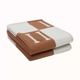 Blankets Letter Cashmere Designer Blanket Soft Woolen Scarf Shawl Portable Warmth Thickening Plaid Sofa Bed Fleece Knitted Blanket 240314