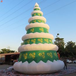 卸売無料ドアシップアウトドアアクティビティ10MH（33フィート）ブロワーコマーシャルLED照明巨大なインフレータブルクリスマスツリーエアバルーンモデル