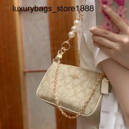 Factory High Quality Wholesale Olay Counter High-end Texture Model New Kouqiu Winter Womens Bag Small Mobile Phone