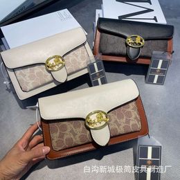 Shop Factory Wholesale Old Flower Carriage Stick Bag 2024 New Fashion One Shoulder Crossbody Small Brand Wine God Envelope